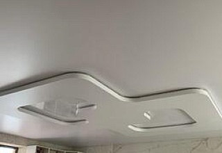 Этапы установки двухуровневого натяжного потолка